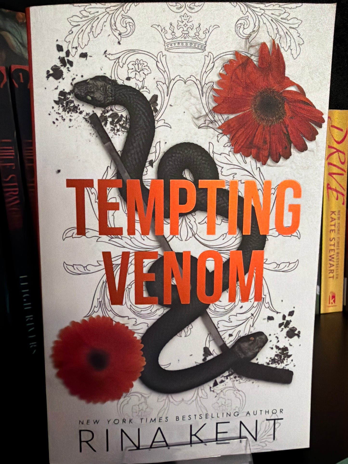 Tempting Venom (Deluxe Edition) (Vipers, 3)