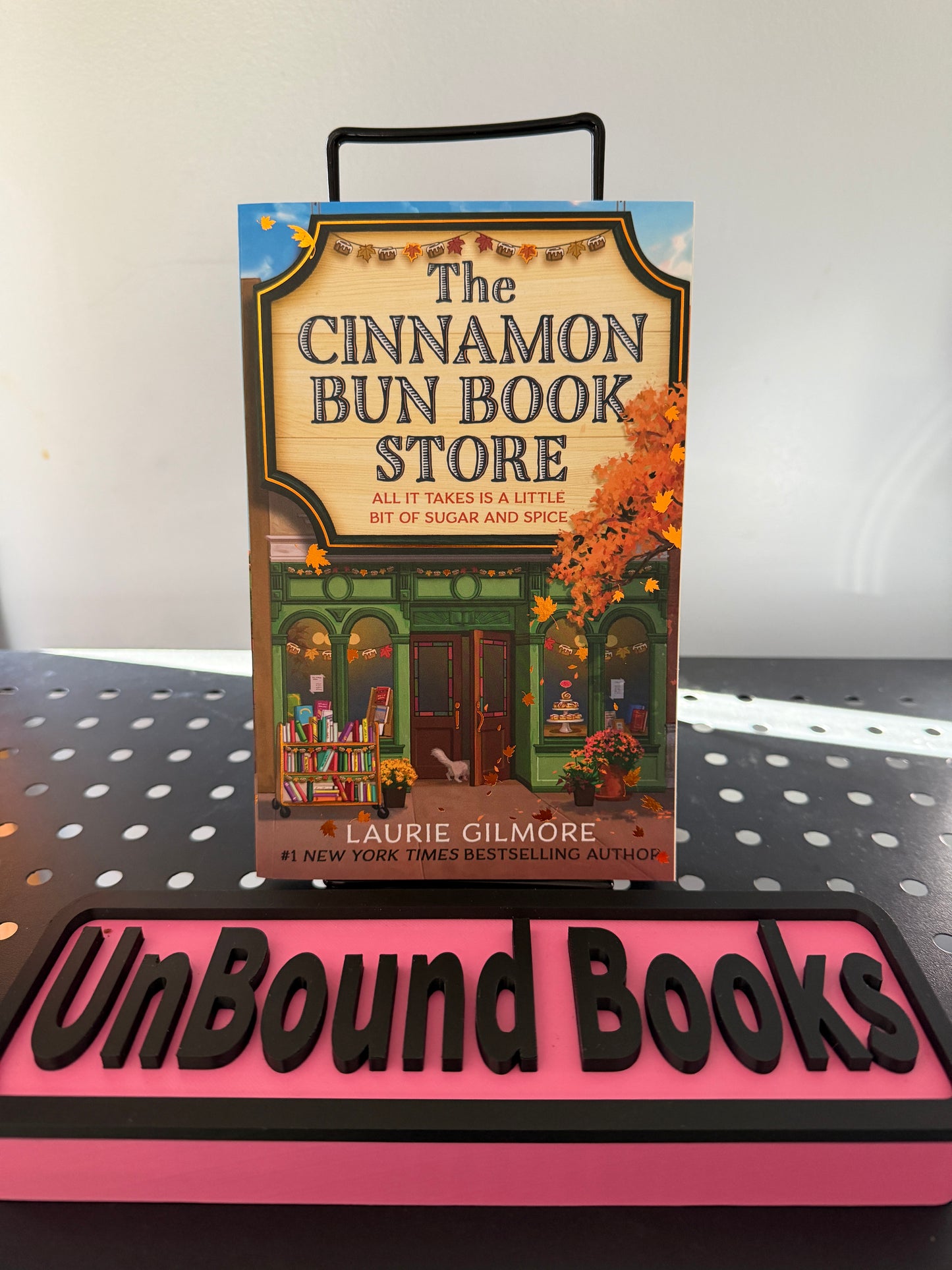 The Cinnamon Bun Book Store: TikTok Made Me Buy It (Dream Harbor) (Book 2)